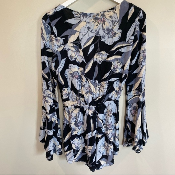 Billabong Sittin Pretty Floral Romper Long Sleeve Blue Womens Small Bell Sleeve - Picture 6 of 7